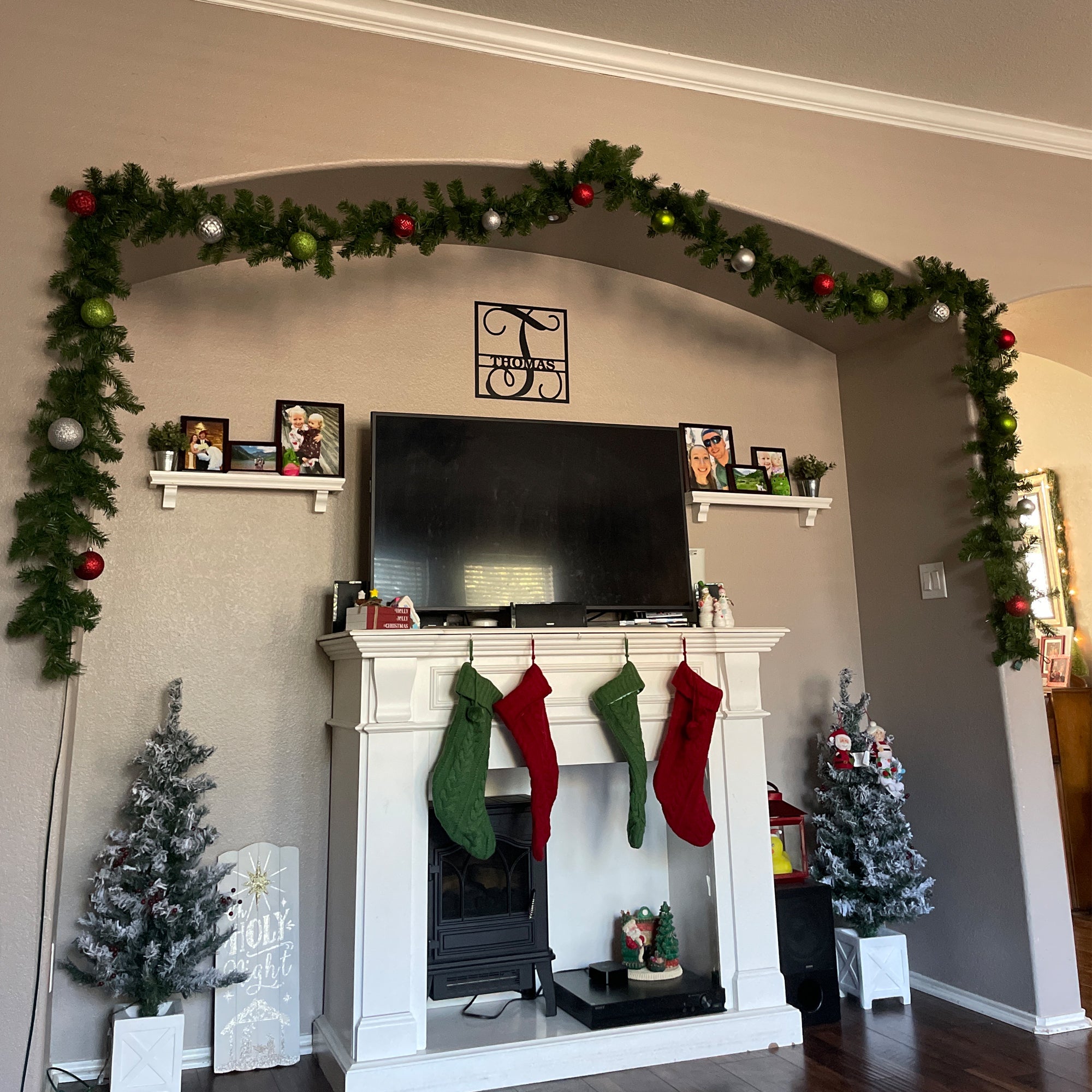 9' x 10" Pre-Lit Windsor Pine Artificial Christmas Garland - Clear Lights