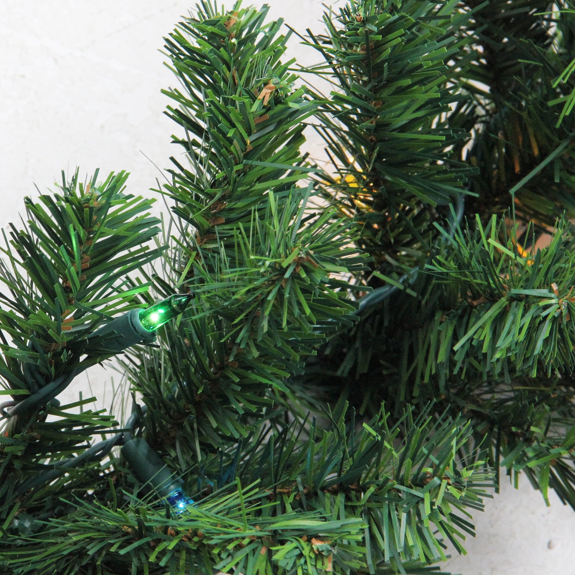 Northlight Prelit Pine Multi-color Incandescent Corded Oak Creek Artificial Christmas Garland, 10" (Green)