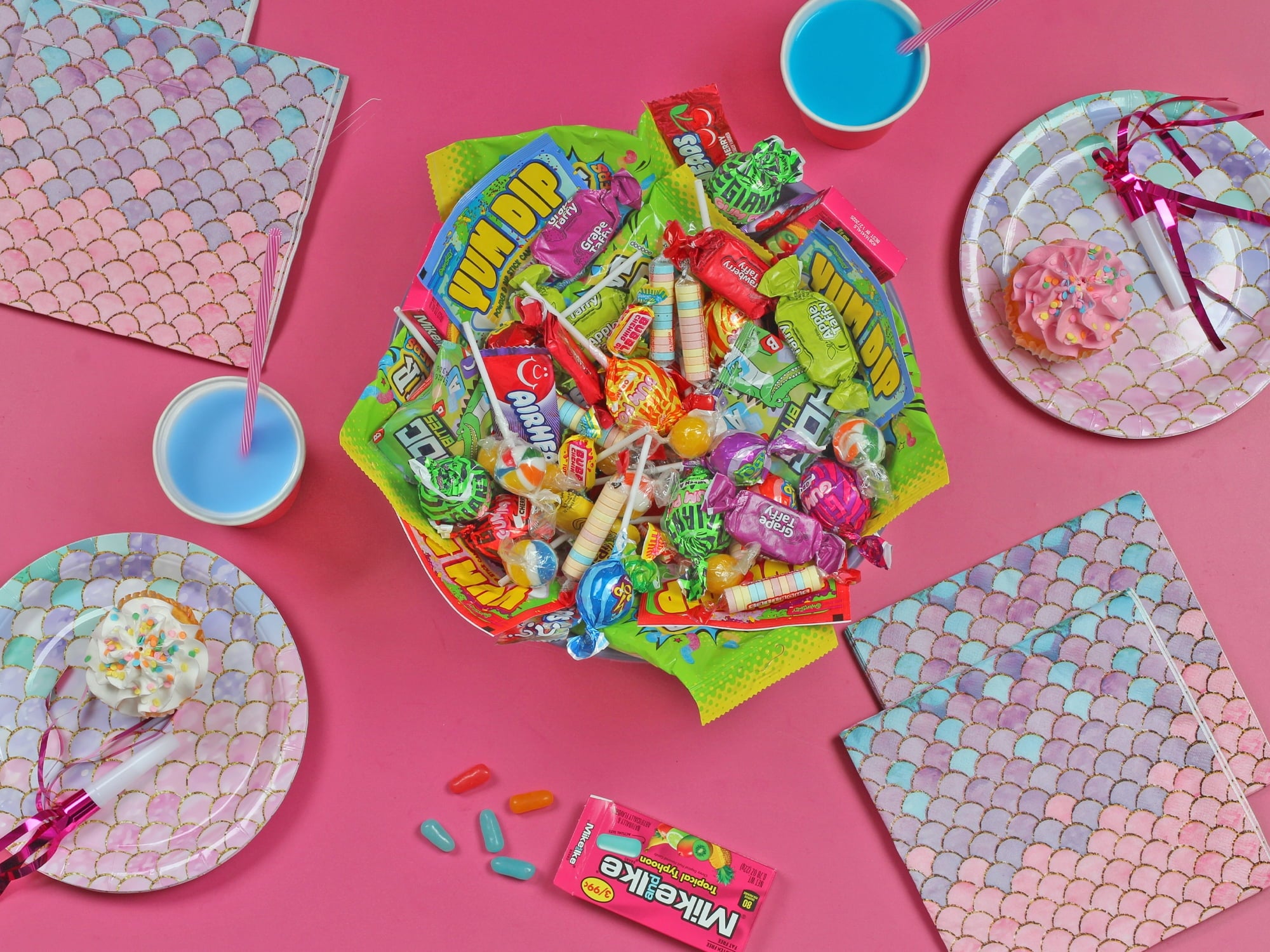 Assorted Candy Mix - Bulk Candies Trick or Treat - 2.2 Pounds - Parade Party Pack - Pinata Goodie Bag Stuffers