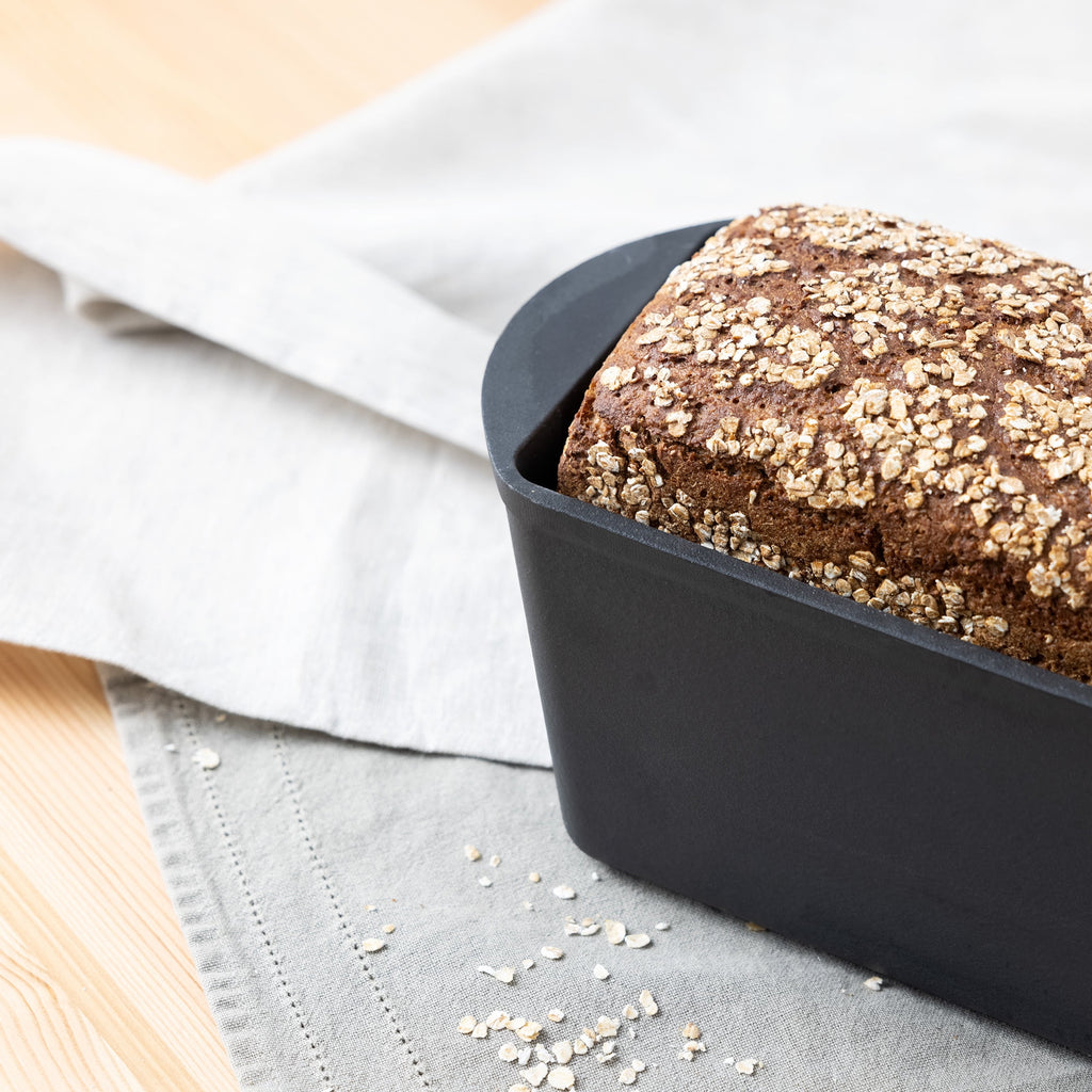 Navaris Bread Loaf Pan with Lid - Cast Iron Baking for Bulge Top Flat Breads Meat Veg Meatloaf Banana Tin, 13 3/8" x 5 1/8"- Black