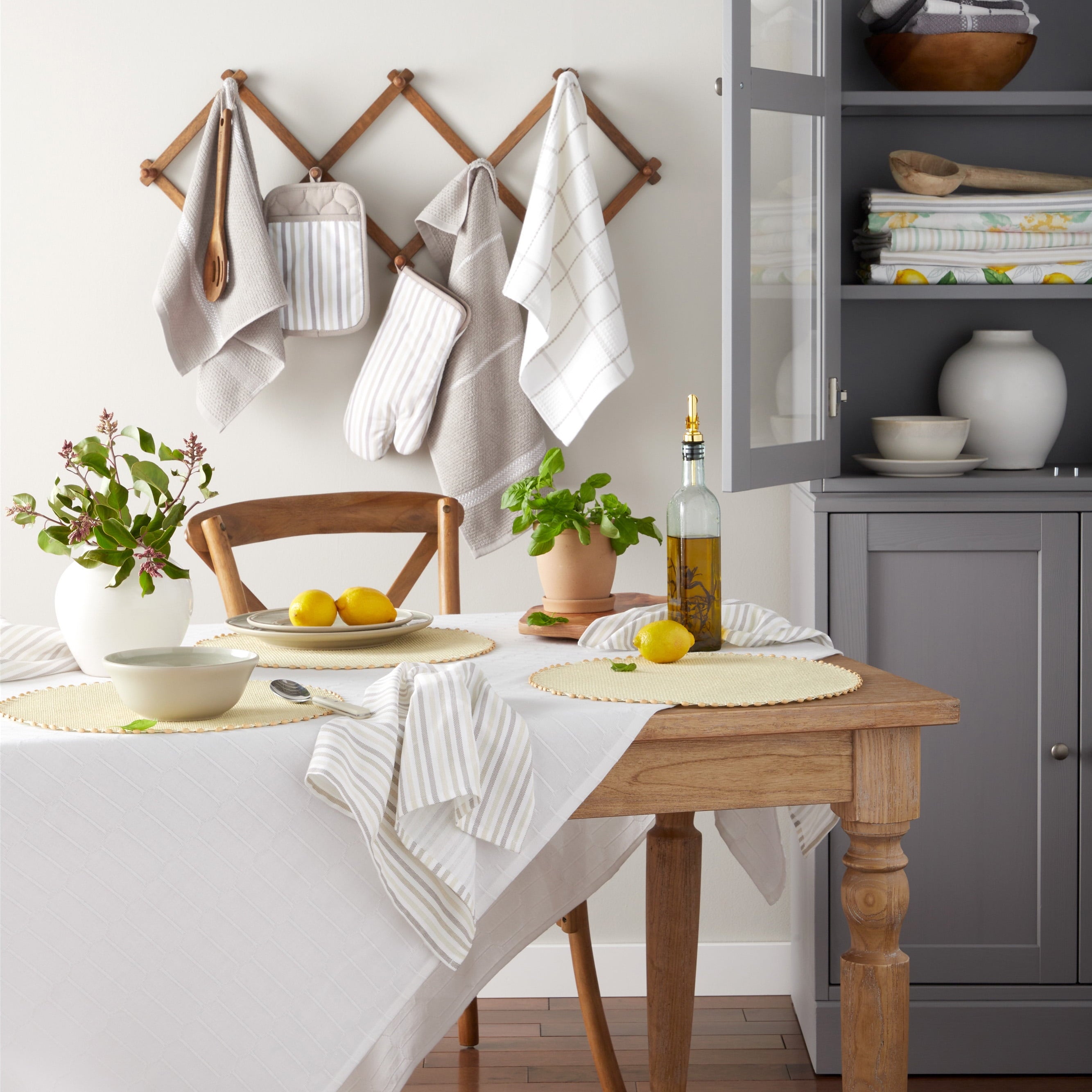 Martha Stewart Honeycomb Modern Farmhouse Fabric Tablecloth, White, 60"x120"
