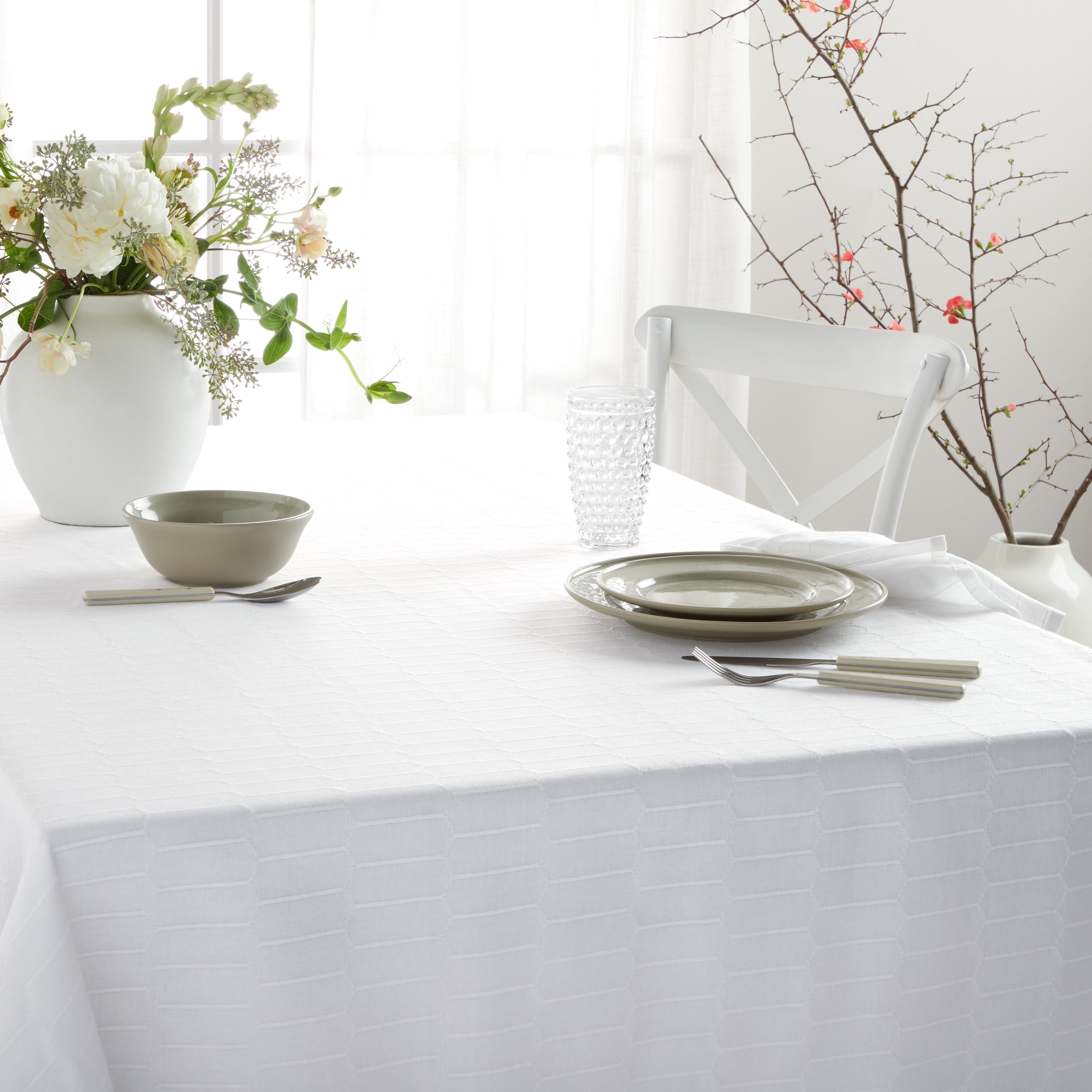 Martha Stewart Honeycomb Modern Farmhouse Fabric Tablecloth, White, 60"x120"