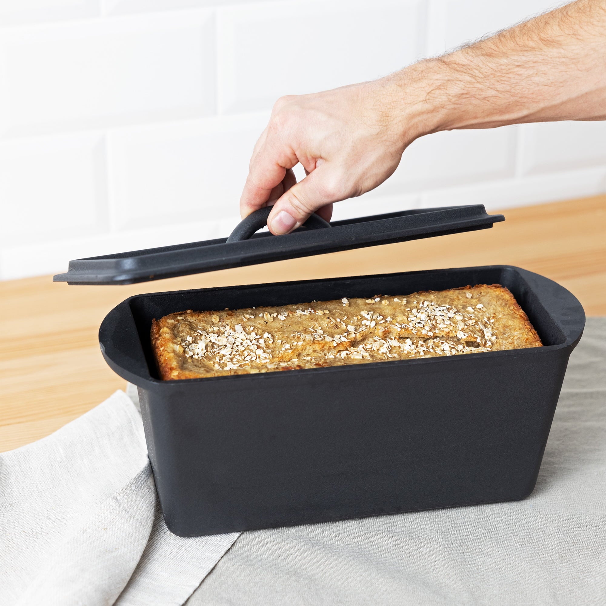Navaris Bread Loaf Pan with Lid - Cast Iron Baking for Bulge Top Flat Breads Meat Veg Meatloaf Banana Tin, 13 3/8" x 5 1/8"- Black