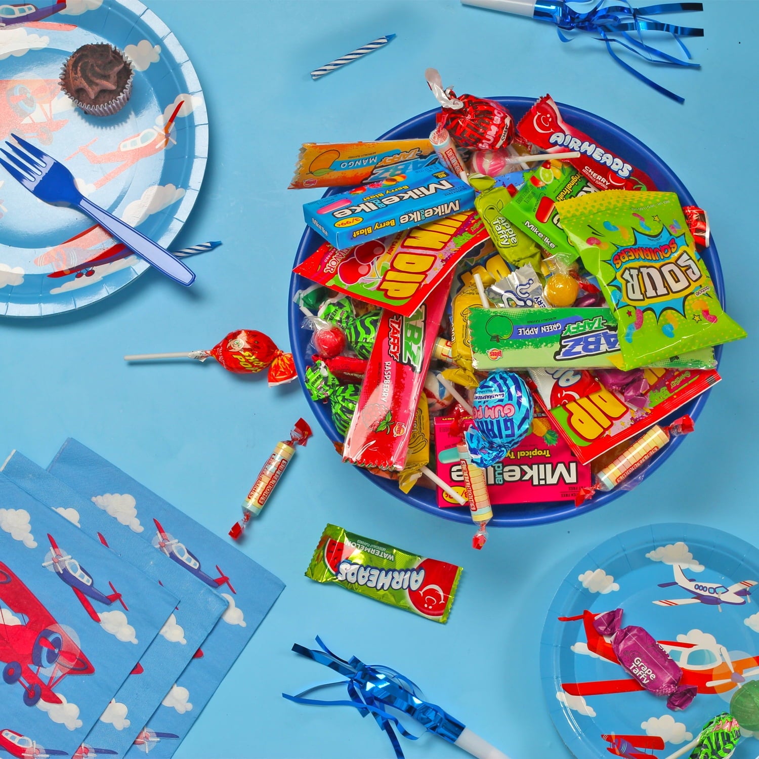 Assorted Candy Mix - Bulk Candies Trick or Treat - 2.2 Pounds - Parade Party Pack - Pinata Goodie Bag Stuffers