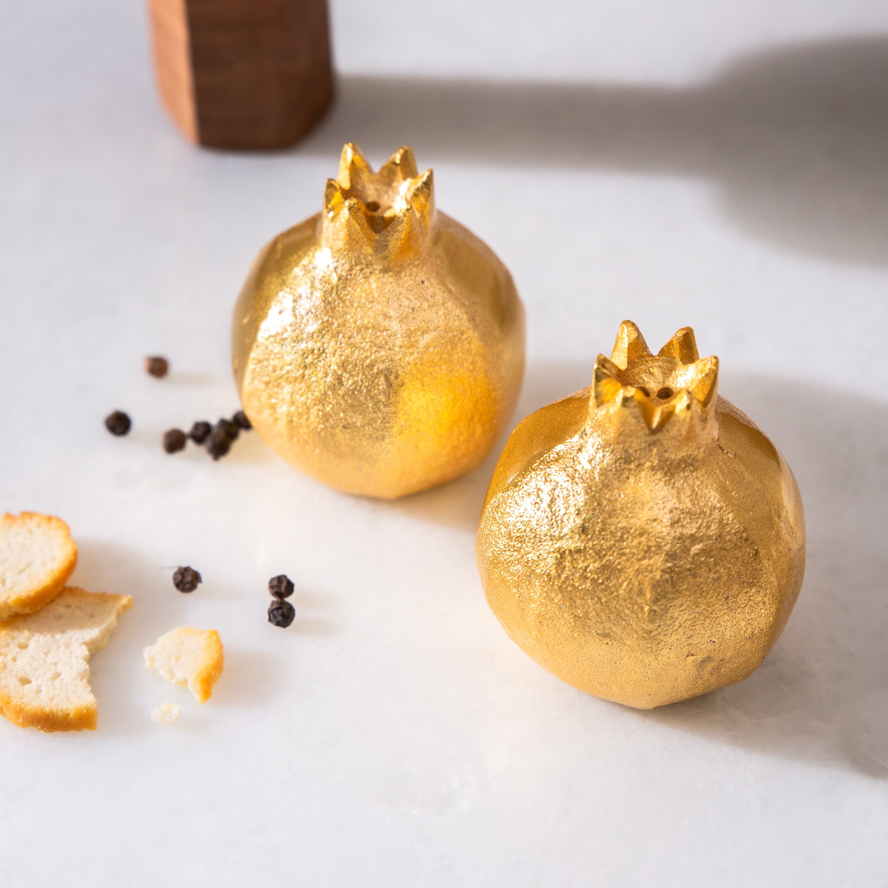 Pomegranate Salt & Pepper Shakers Hand Crafted Salt Celler Gold Tableware Shaker Set for Table Decor