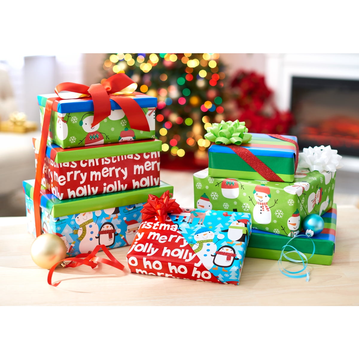 American Greetings 120 sq. ft. Christmas Wrapping Paper Set, Santa, Snowmen, Stripes and Christmas Text (4 Rolls 30 in. x 8 ft., 7 Bows, 30 Gift Tags)