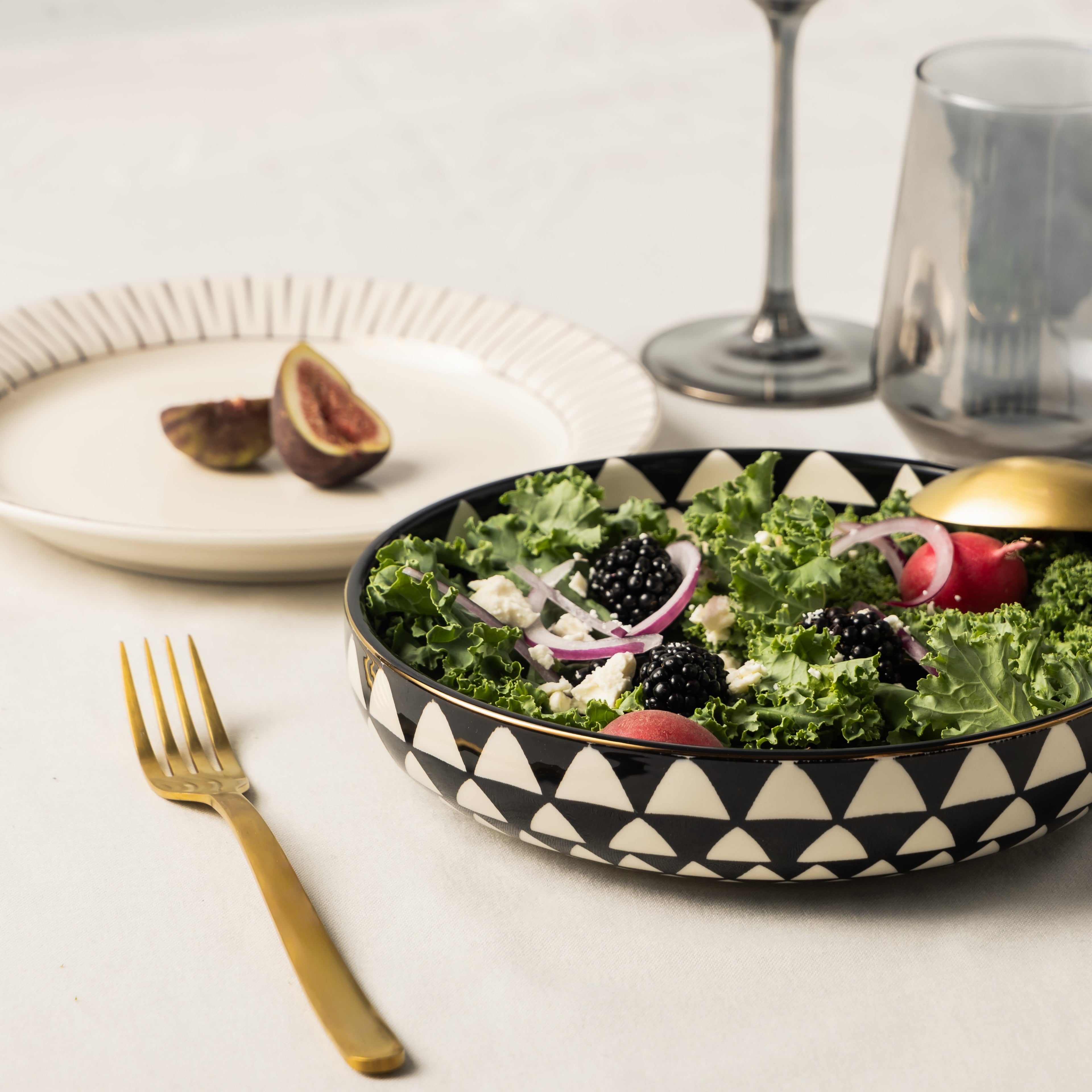 Thyme & Table Medallion 4-Pack Ceramic Low Bowls Black and White