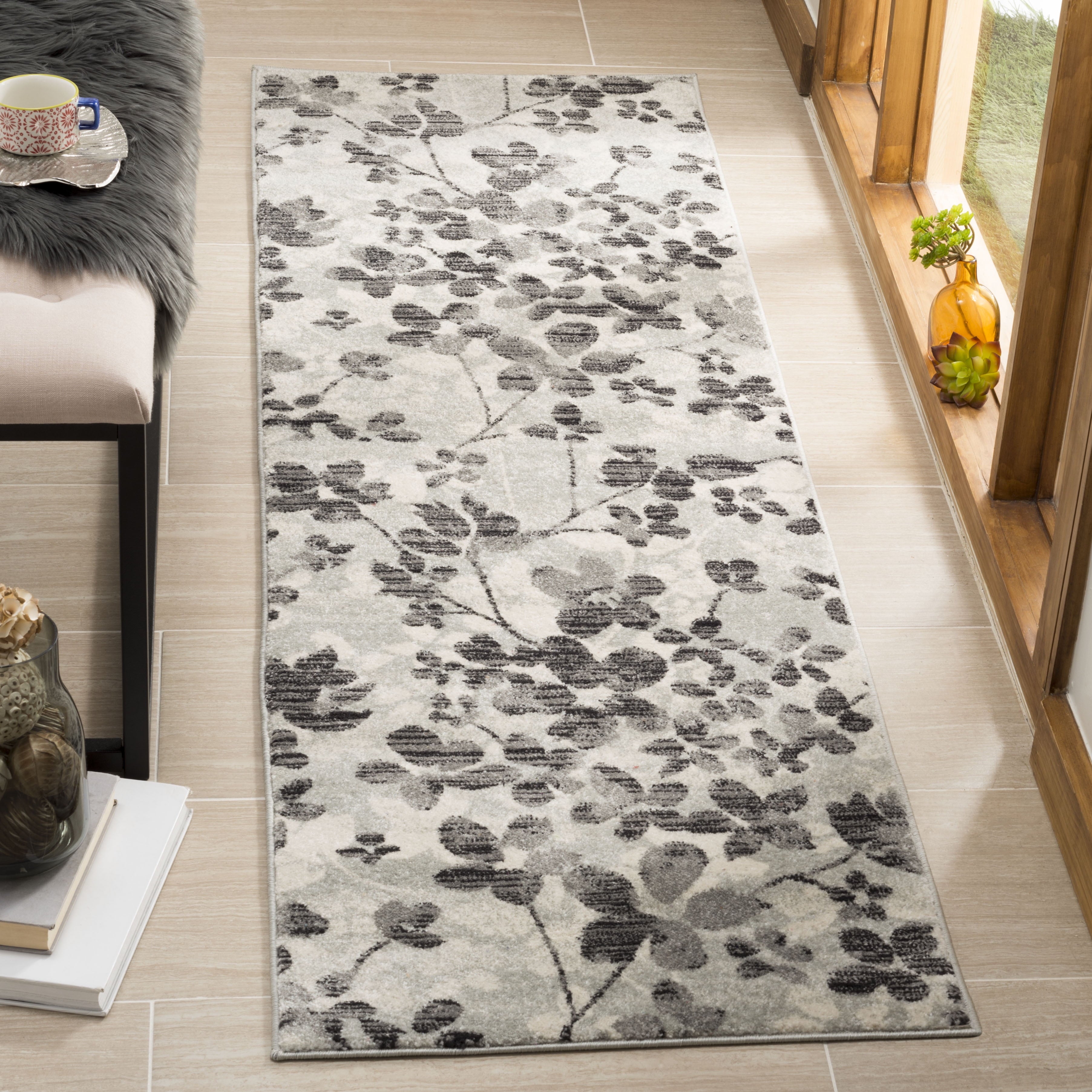 SAFAVIEH Evoke Pavel Floral Area Rug, Grey/Gold, 6'7" x 6'7" Round
