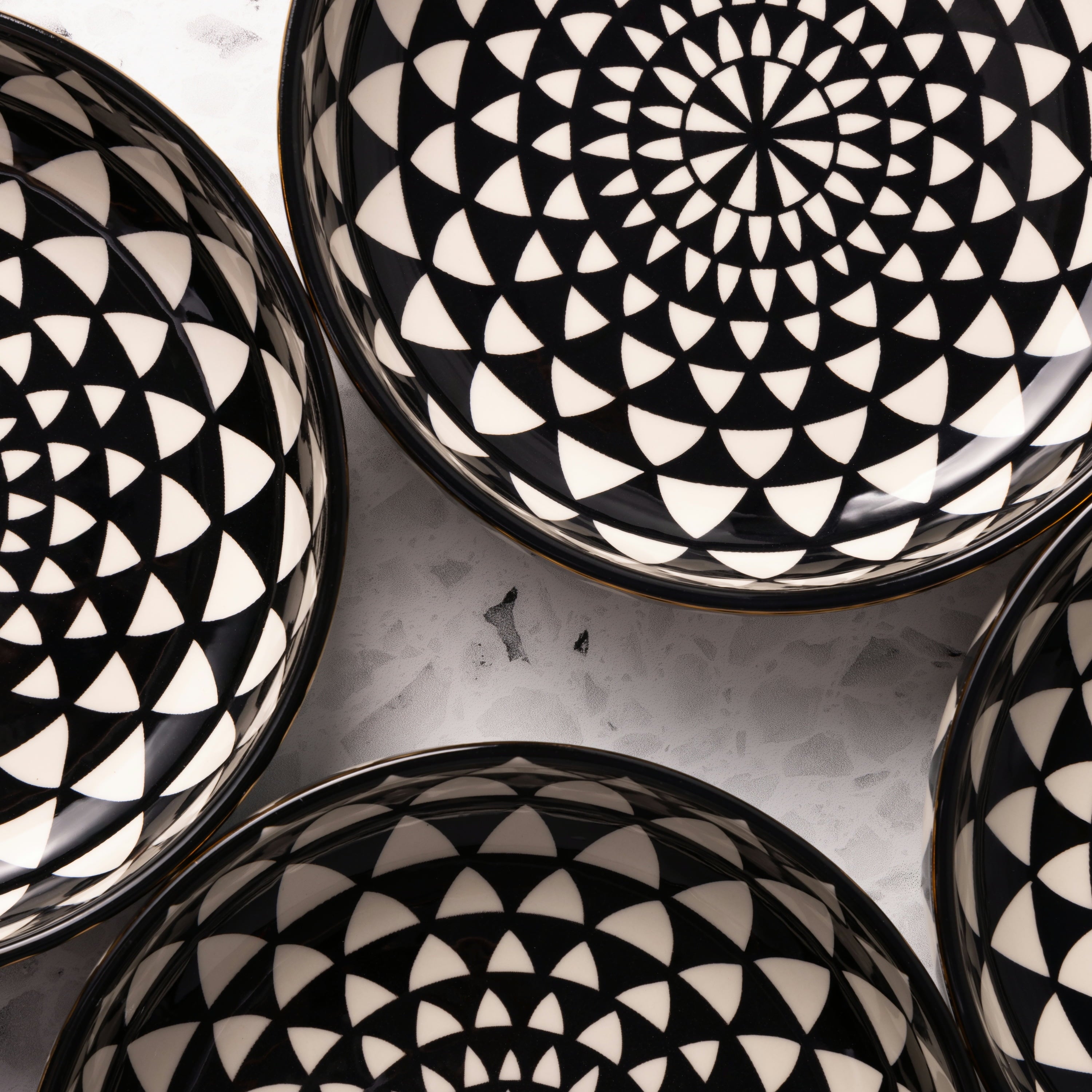 Thyme & Table Medallion 4-Pack Ceramic Low Bowls Black and White