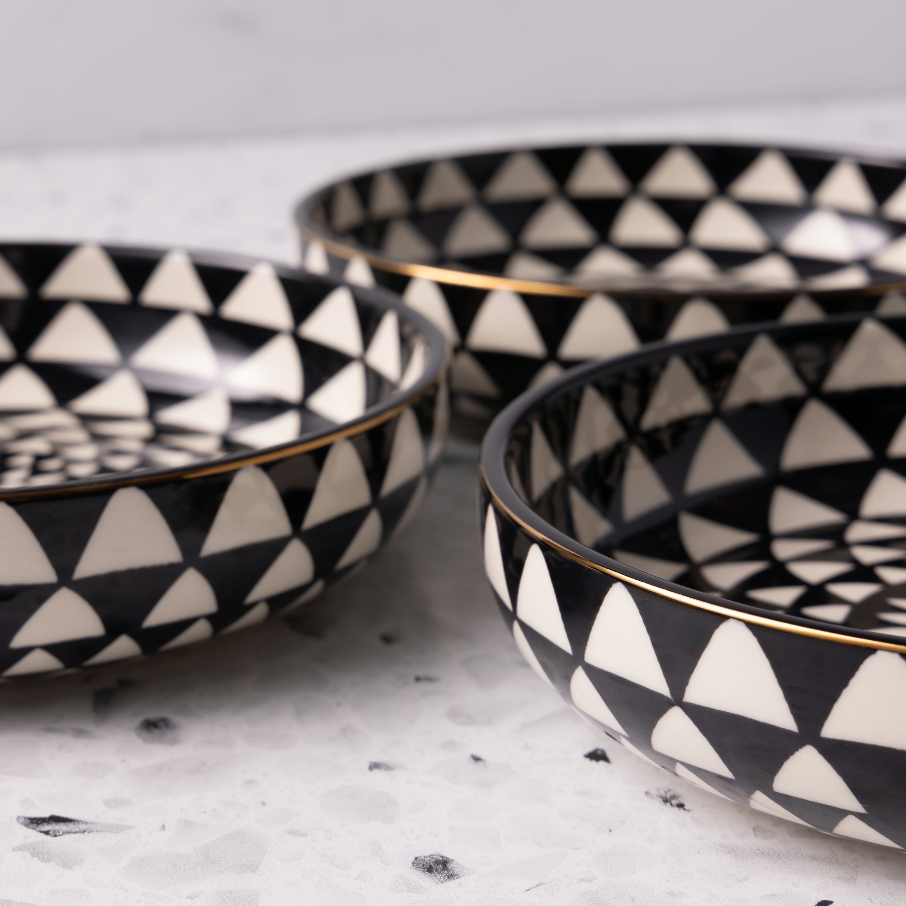 Thyme & Table Medallion 4-Pack Ceramic Low Bowls Black and White