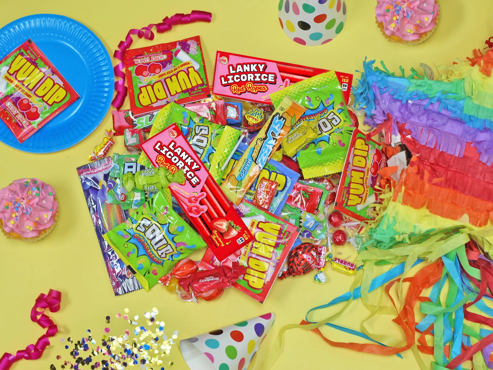 Assorted Candy Mix - Bulk Candies Trick or Treat - 2.2 Pounds - Parade Party Pack - Pinata Goodie Bag Stuffers